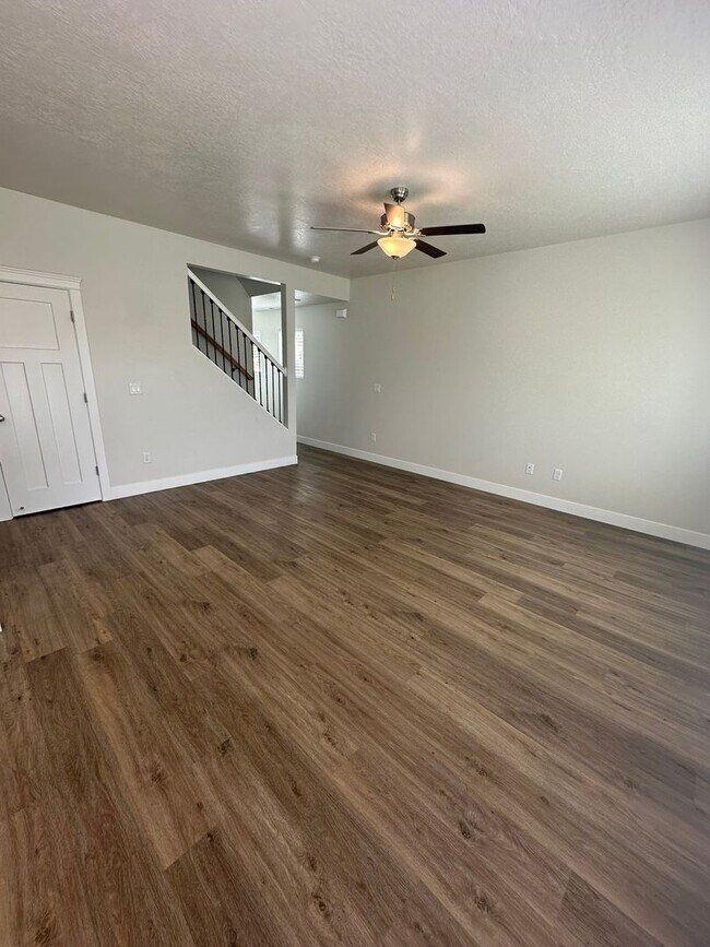 Building Photo - 3 Weeks Rent FREE! 3 Bed 2.5 Bath House for Rent in Morgan!
