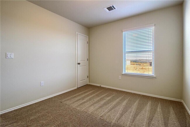 Building Photo - 13909 Osmarea Dr
