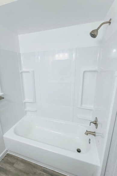 Building Photo - 4 Bromley Ave