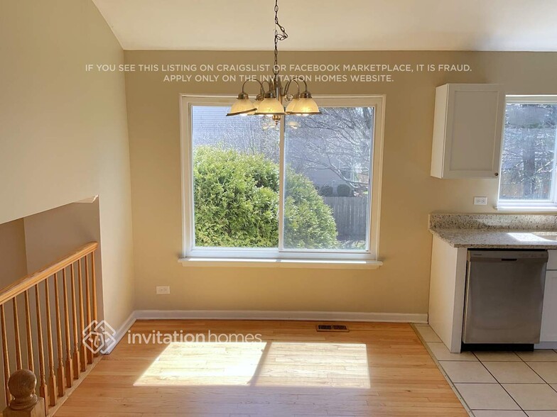 Building Photo - 1323 Locust Ct