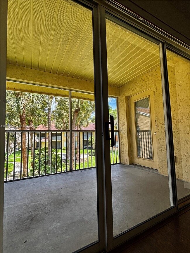 Building Photo - 1040 Coral Club Dr
