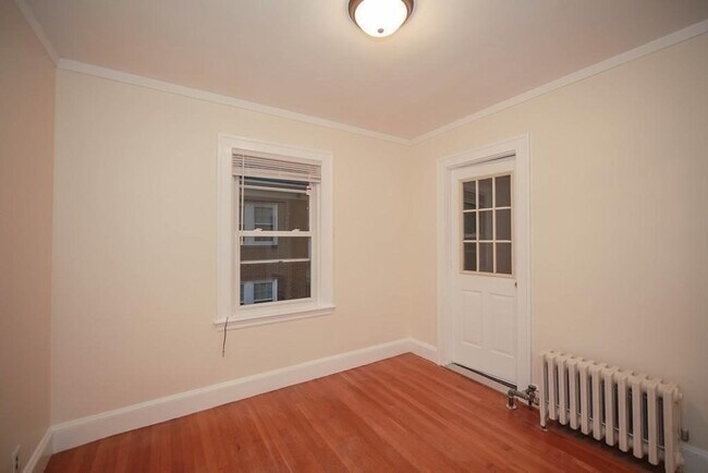 Building Photo - 35 Greycliff Rd