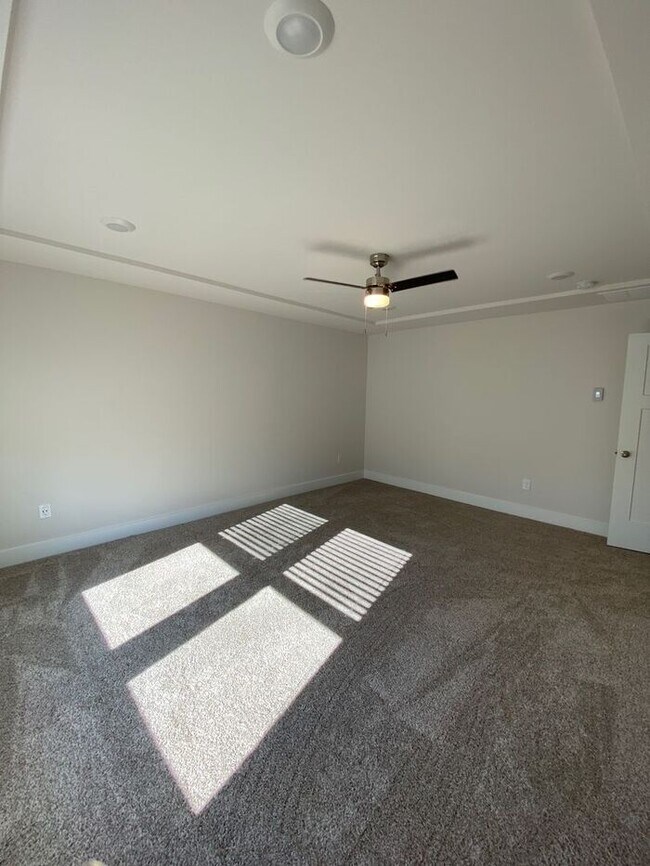 Building Photo - **Coming Soon! **Gorgeous and spacious!