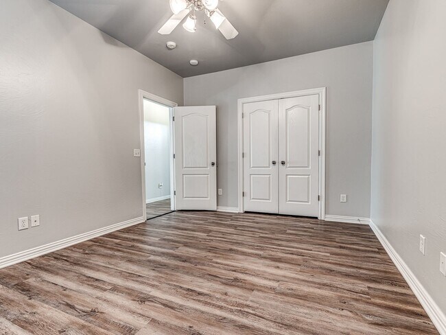 Building Photo - Well kept home in Edmond + 3 bedrooms + Office + Edmond Schools