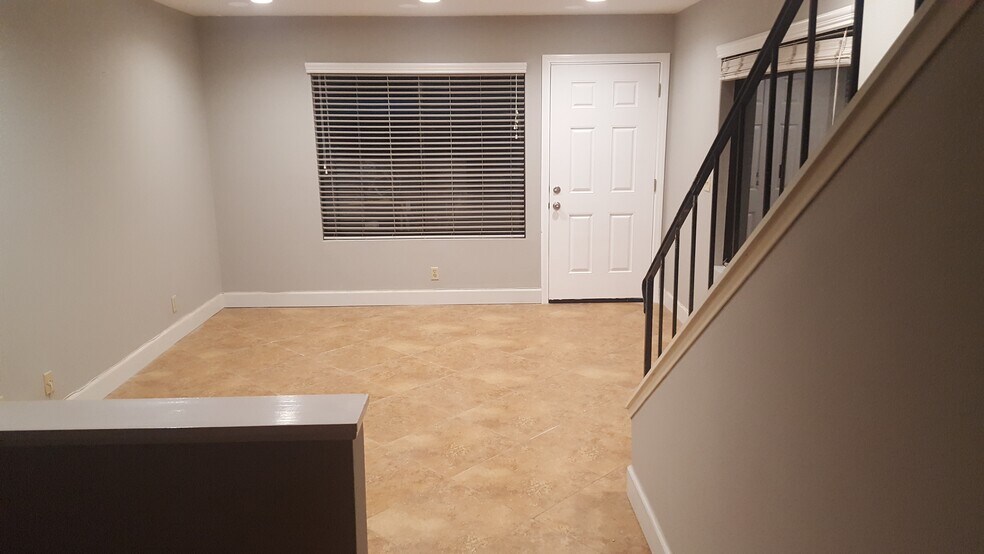 Building Photo - 1847 Thomas Ave