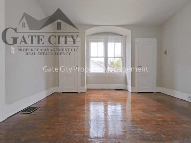 Building Photo - 1006 Holton Pl