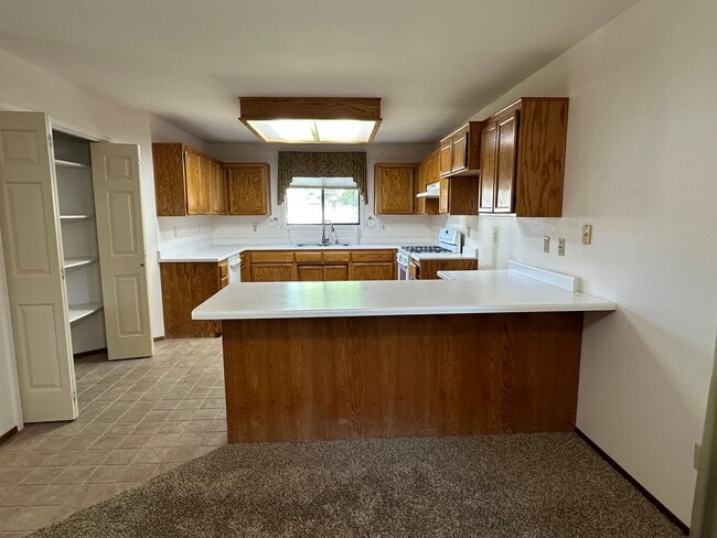 Building Photo - Beautiful 55+ home in Paris Park!