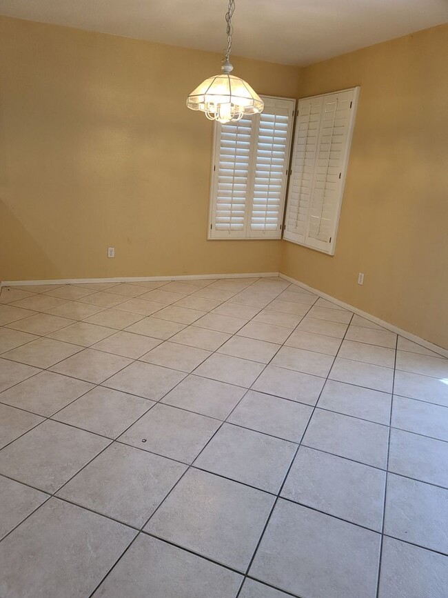 Building Photo - SUMMERLIN