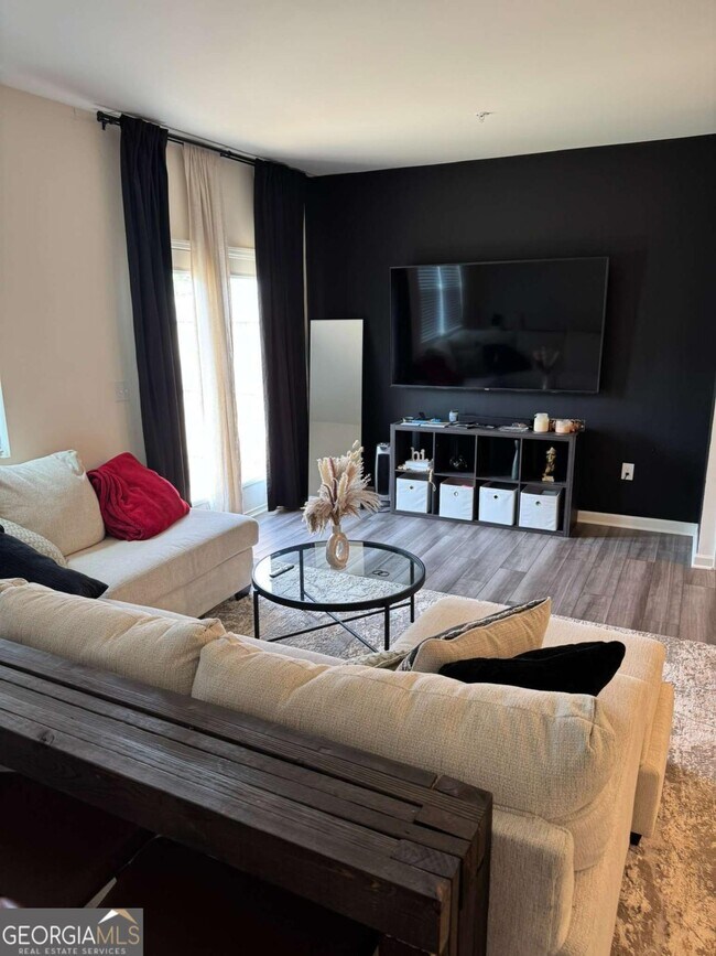 Building Photo - 536 Magnolia Cir