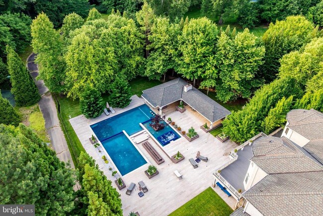 Building Photo - 860 Nicholas Run Dr