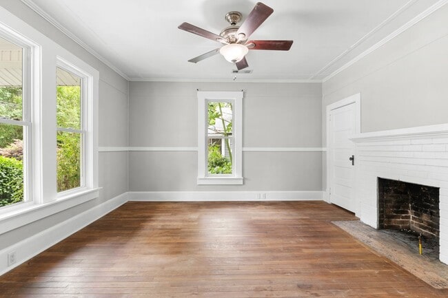 Building Photo - 107 S Mulberry St