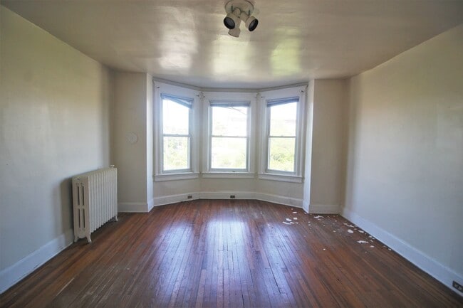 Building Photo - 2026/2027 JHU Off-campus housing for 2019 5bd/2ba w/ W/D! Available 6/9/26!