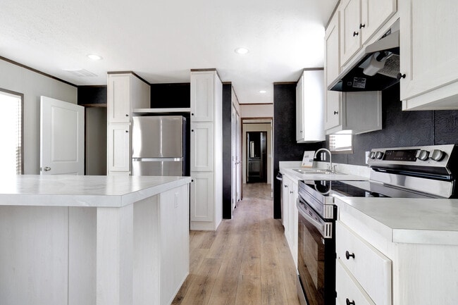 Building Photo - 750 Silent Valley Rd