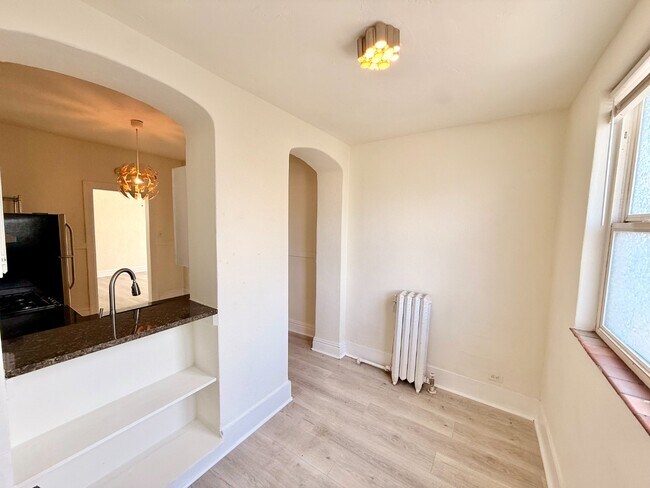 Building Photo - Gorgeous 1 Bed 1 Bath Denver Apartment in Capitol Hill! Available NOW!