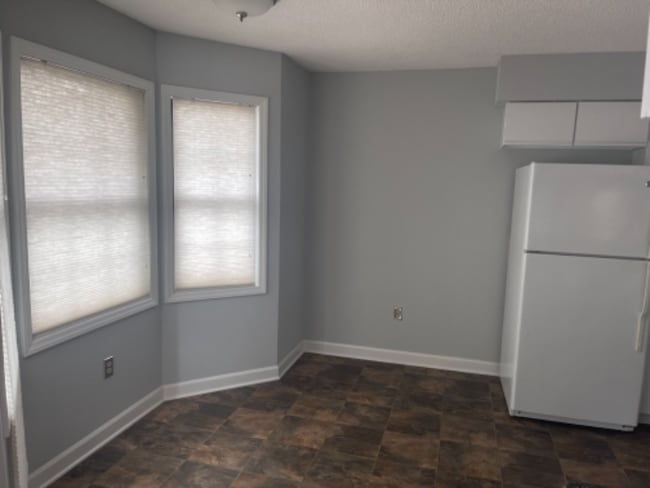 Building Photo - 484 Lazywood Ln