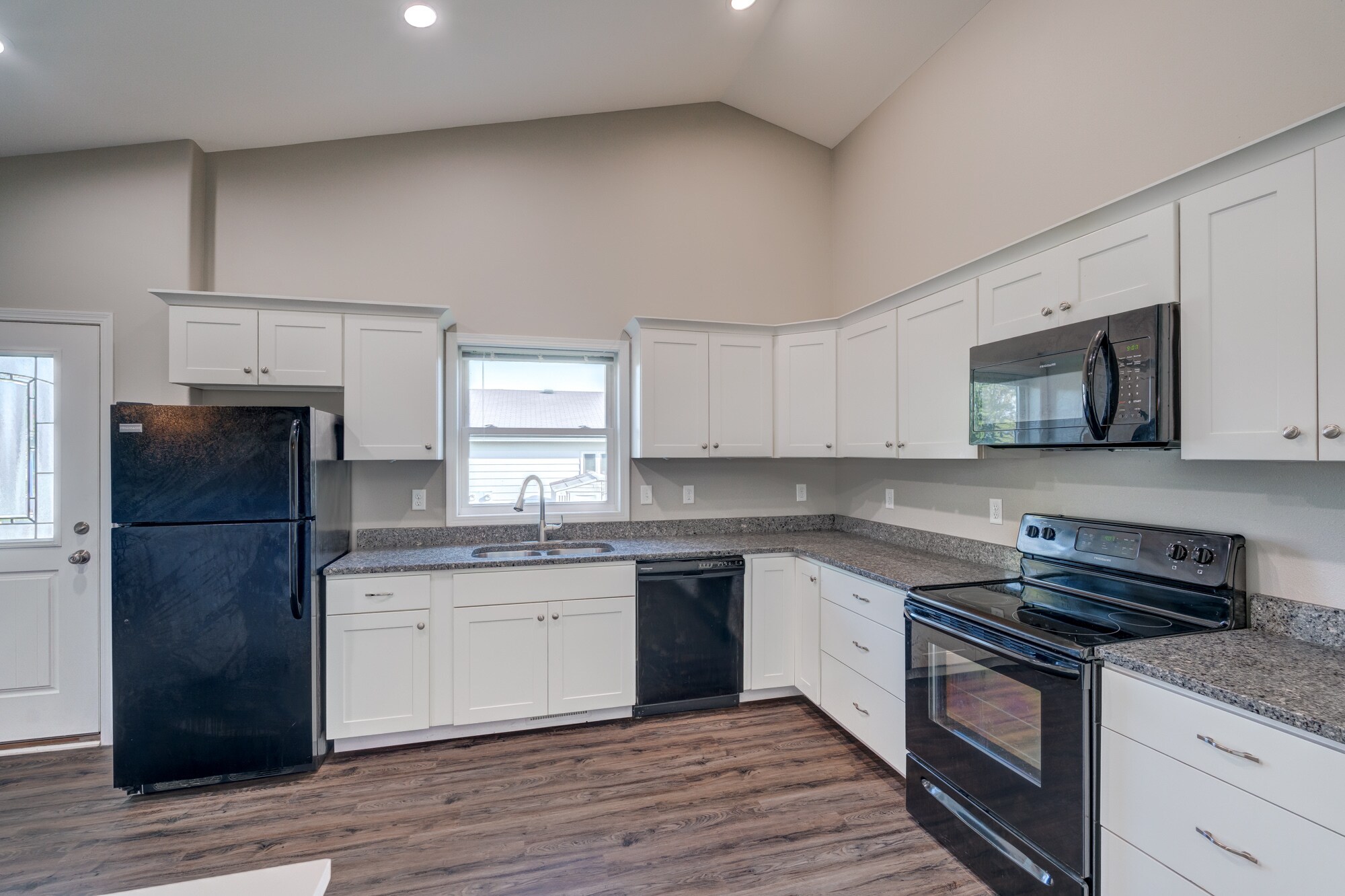 Soft close cabinets, Granite countertops - 846 Thompson Drive