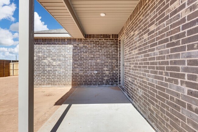 Building Photo - 6333 Poppy Dr