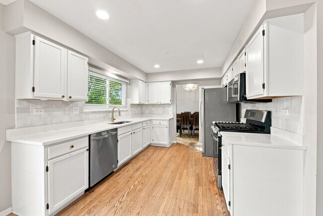 Building Photo - 2052 Shady Grove Ct
