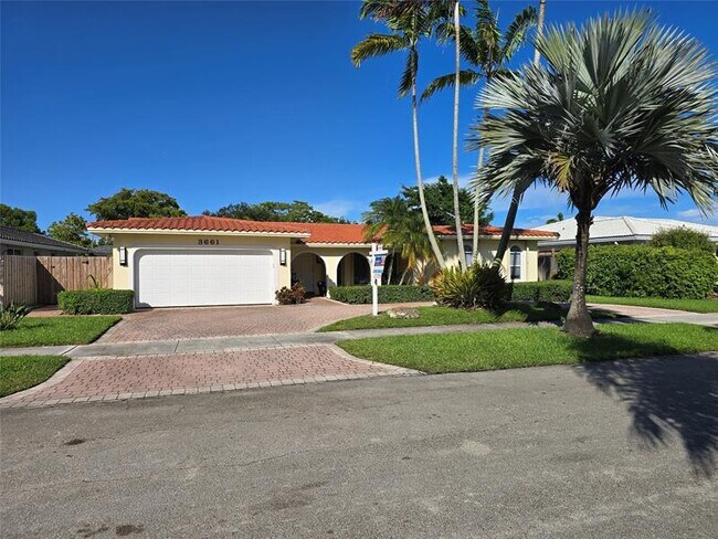 Primary Photo - 3661 N 52nd Ave