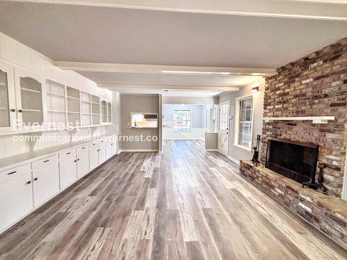 Building Photo - 2101 Lamar Dr