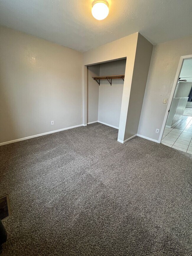 Building Photo - Centrally Located Three-Bedroom, One-Bathroom Home for Rent