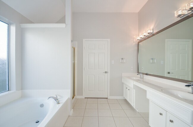 Building Photo - 2123 Thistlerock Ln