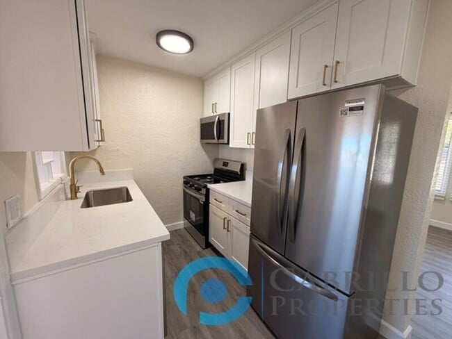 Building Photo - 2412 Chicago St