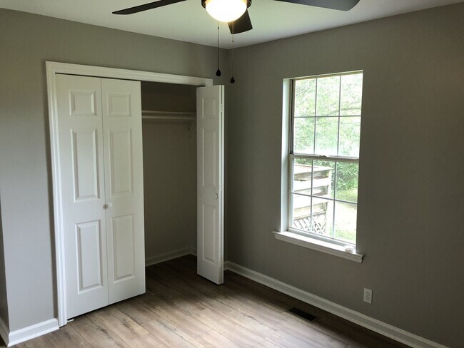 Building Photo - Charming 3BR Home with Spacious Yard in the Heart of Mount Juliet