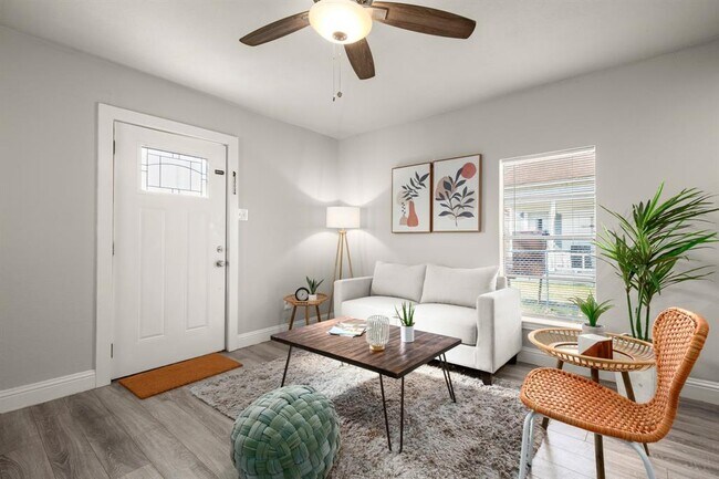 Building Photo - 918 W 3rd St