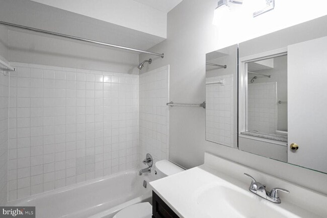 Building Photo - 8323 Kingsgate Rd