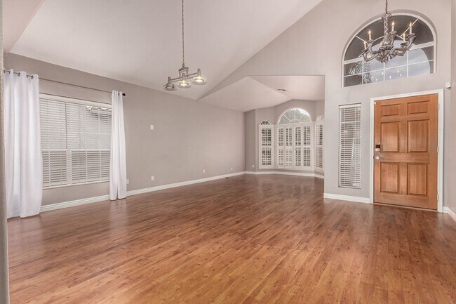 Building Photo - 4 Bedroom 2.5 Bath w/3 Car Garage in Superstition Springs****$1000 off first months rent if rente...