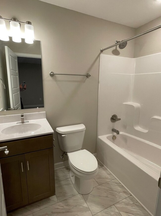 Building Photo - Luxury Rental The Townes at Congers Creek