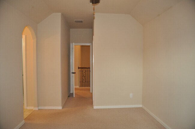 Building Photo - 27619 Lodgemist Ct