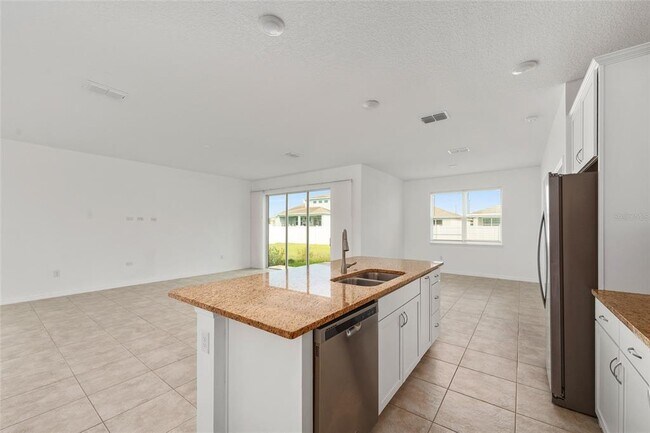 Building Photo - 6175 SW 74th Ct