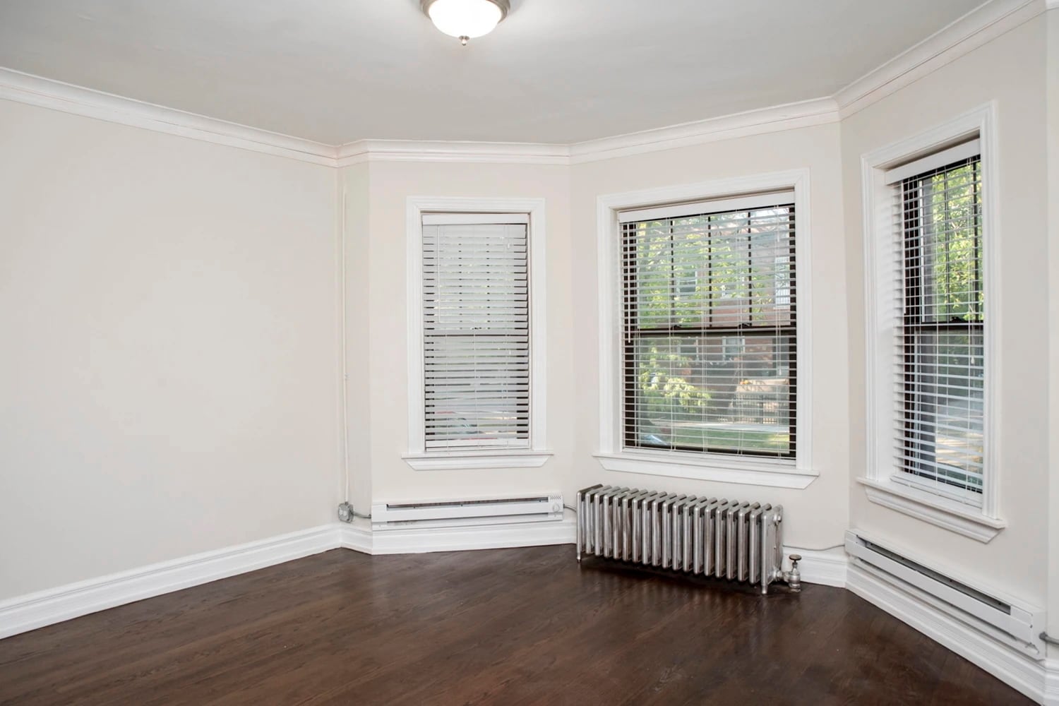 Building Photo - 2100 W Giddings St