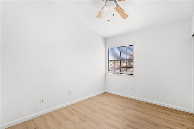 Building Photo - 924 Shellwood Way