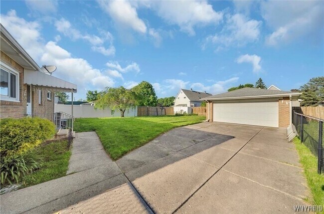 Building Photo - 85 Warsaw St