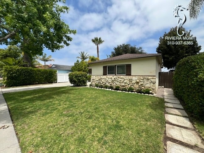 Building Photo - 3BR 1.5BA House in the Hollywood Riviera
