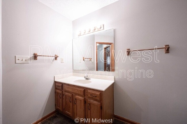 Building Photo - 406 Tulip Dr