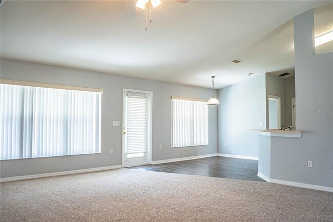 Building Photo - 233 Towhee Rd