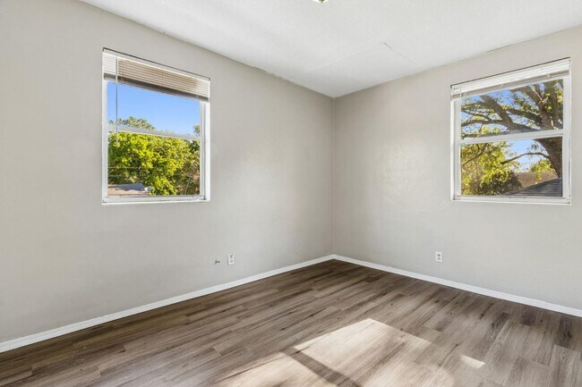 Building Photo - 1104 W 29th St