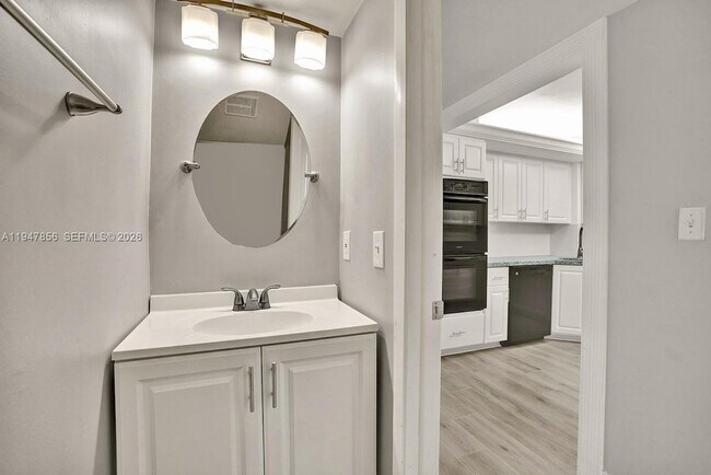 Building Photo - 10102 SW 77th Ct