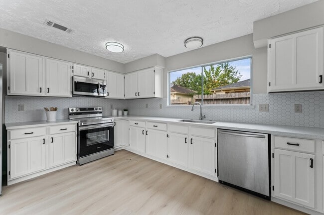 Building Photo - 16218 Olive Glen Dr