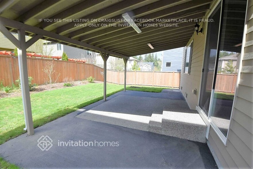 Building Photo - 511 Rosewood Dr SW