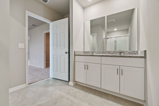 Building Photo - 121 Towns Cir