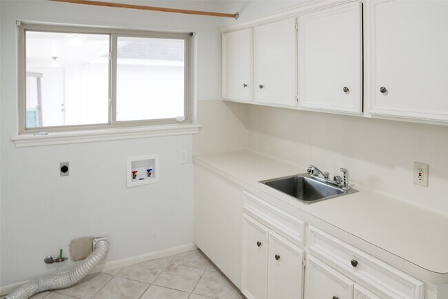 Building Photo - 16611 Brenton Oaks Dr