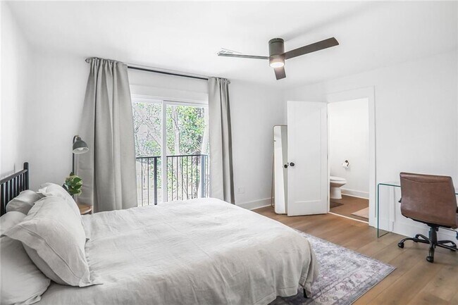 Building Photo - 1210 Cleburne Ave NE