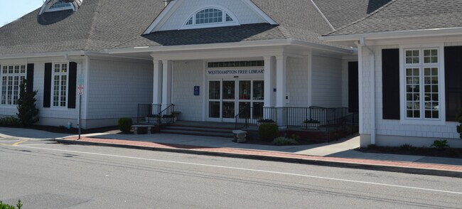 Building Photo - 793 Dune Rd