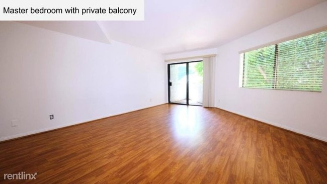 Building Photo - 10721 Moorpark St