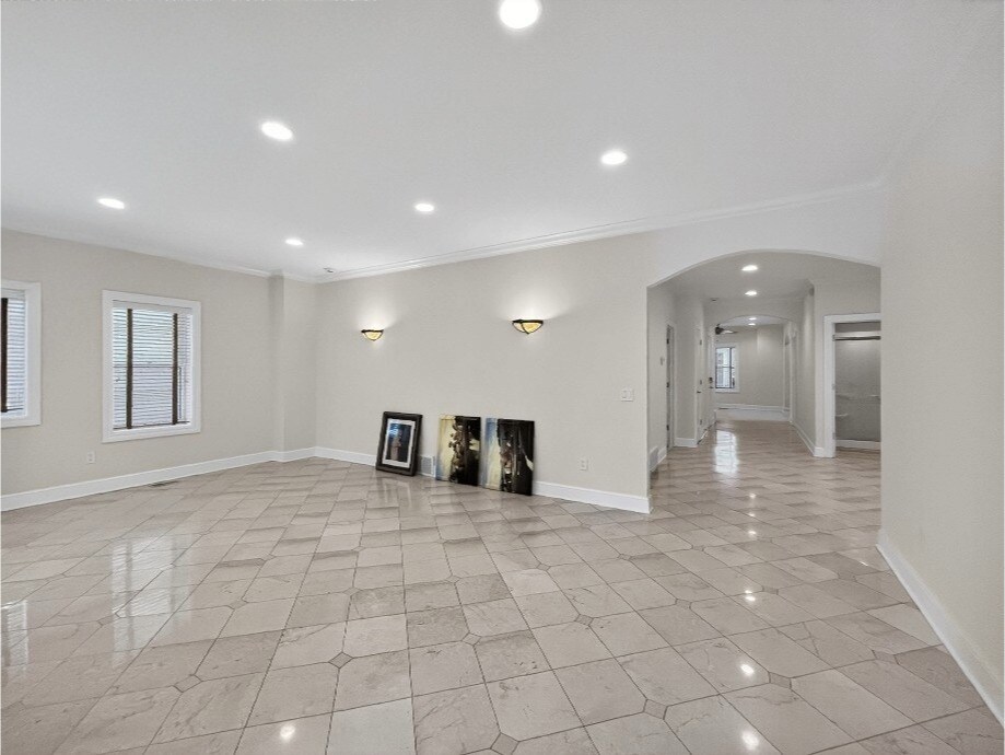 Building Photo - 2033 Fairview Ave